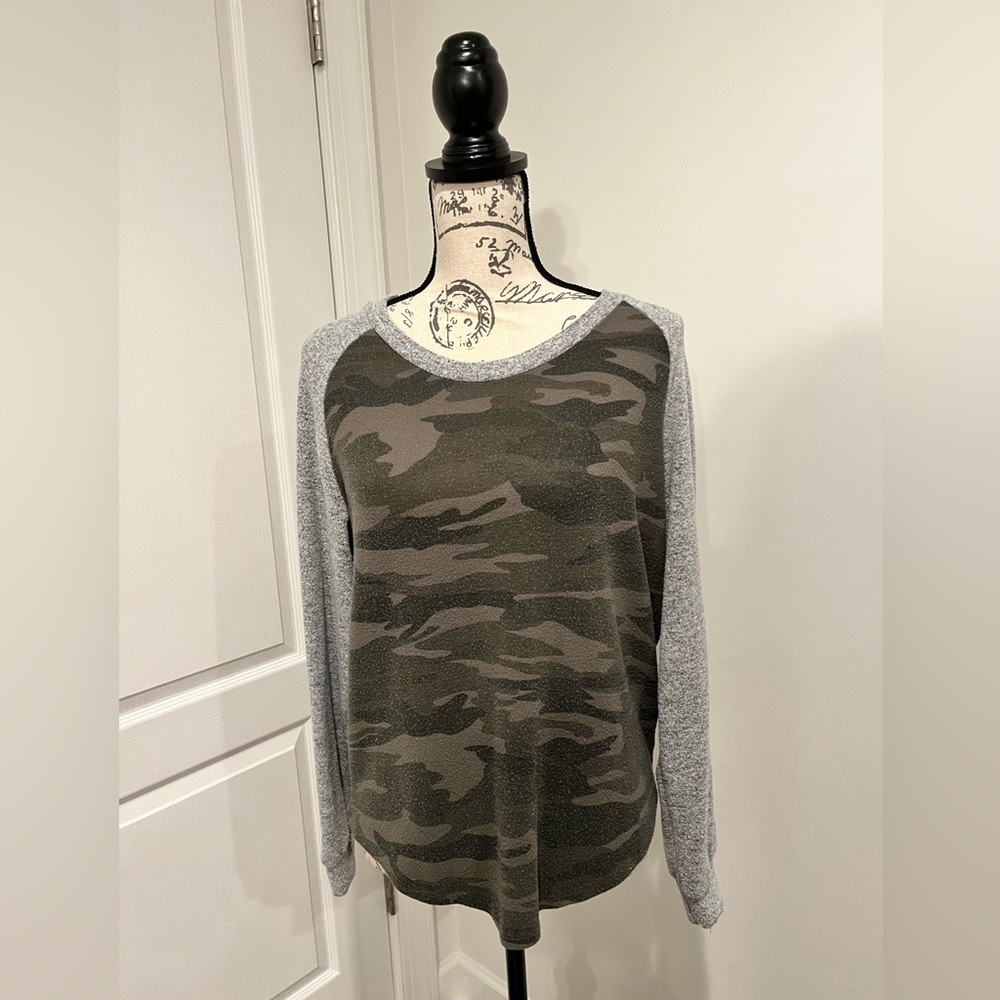 Camouflage and gray light weight shirt